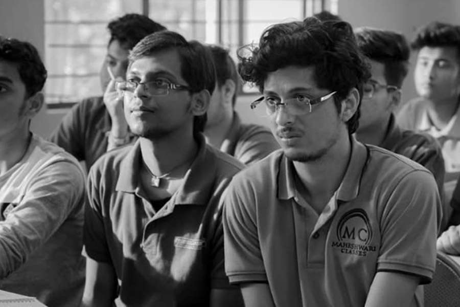 পটনার একটি কোচিং ক্লাসে নাম লিখিয়েছিলেন তিনি। স্কুলের পড়ার শেষে সেখানেই জয়েন্টের প্রস্তুতিতে লেগে পড়েছিলেন রঞ্জন। জয়েন্টের ফল বার হতেই খুশির হাওয়া বয়েছিল রঞ্জনদের পরিবারে।