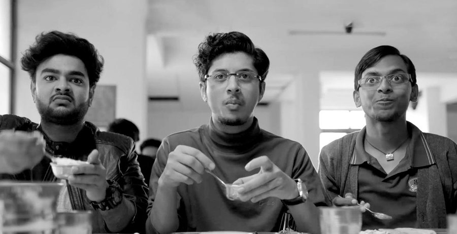 ‘কোটা ফ্যাক্টরি’-তে বালমুকুন্দ মীনার চরিত্রে খ্যাতির আলোয় এসে পড়েন রঞ্জন। এককালে নিজেও যে জয়েন্টের প্রস্তুতিতে লেগে থাকতেন, সে সব মুহূর্তকে আরও এক বার পর্দায় ফুটিয়ে তোলেন তিনি।