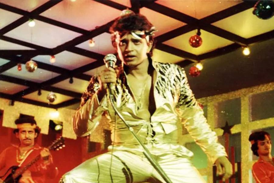 ১৯৮২ সালে বব্বর সুভাষের পরিচালনায় প্রেক্ষাগৃহে মুক্তি পেয়েছিল ‘ডিস্কো ড্যান্সার’ ছবিটি। এই ছবির মুখ্যচরিত্রে অভিনয় করতে দেখা গিয়েছিল মিঠুন চক্রবর্তীকে।