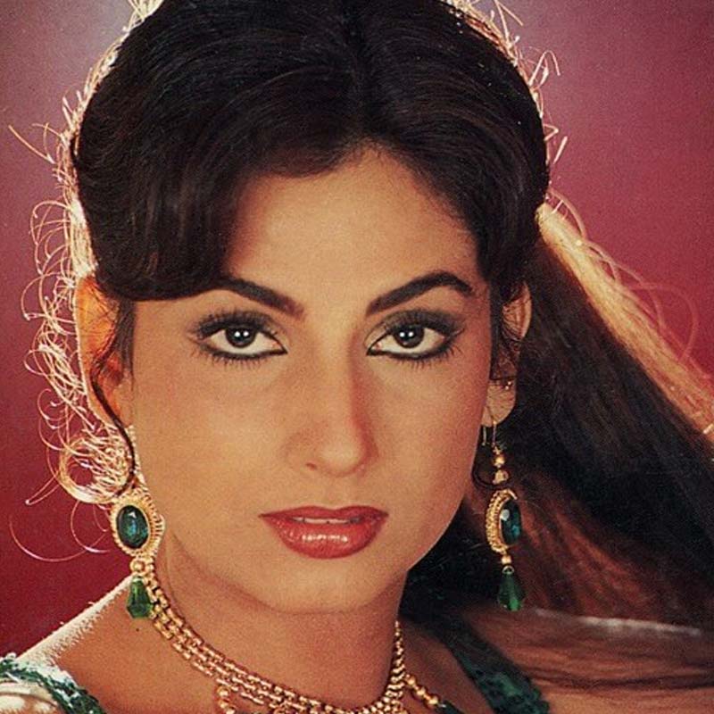 মিঠুনের বিপরীতে ‘ডিস্কো ড্যান্সার’ ছবিতে অভিনয় করেছিলেন কিম যশপাল। বলিপাড়ায় ১০০ কোটির ক্লাবে অভিনেত্রীদের মধ্যে নিজের নাম স্বর্ণাক্ষরে প্রথম লিখিয়েছিলেন তিনি।