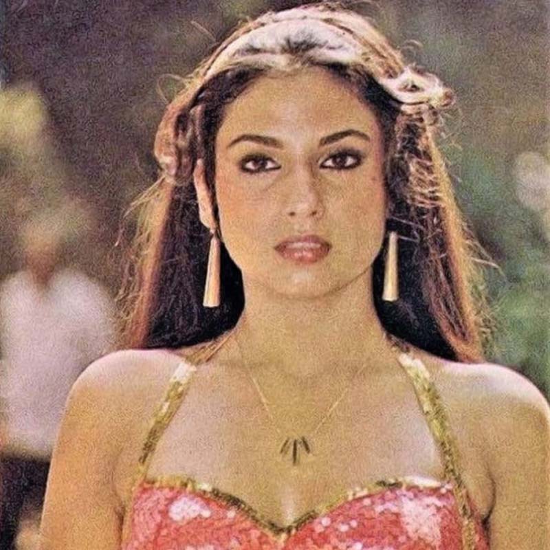 মডেলিং এবং পত্রিকার প্রচ্ছদের জন্য ফোটোশুটের মাধ্যমে কেরিয়ার শুরু করেছিলেন কিম। অভিনেত্রীর আসল নাম সত্যকিম যশপাল।