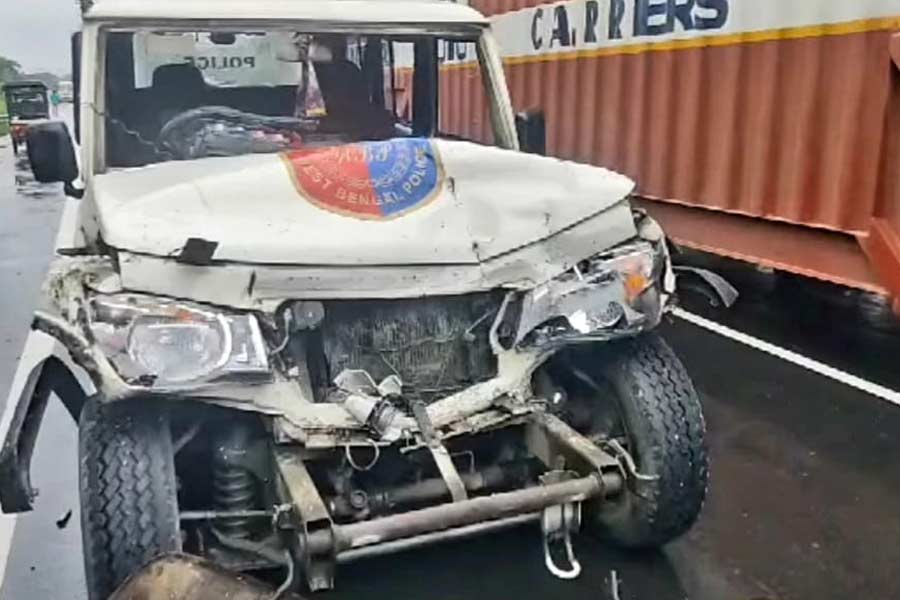 Pilot car of central minister John Barla met with an accident at Dhupguri