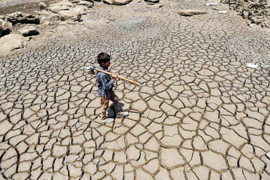 ভিনসেন্টের কাজের ছ’বছর পর কলকাতায় এই পদ্ধতিতে কৃত্রিম মেঘ তৈরি করেছিলেন জলবায়ু বিশেষজ্ঞ এসকে বন্দ্যোপাধ্যায়। এর পরের ৬০ বছরে কর্নাটক, অন্ধ্রপ্রদেশে এবং মহারাষ্ট্রে মূলত খরা রুখতে অথবা বাঁধের জলস্তর বৃদ্ধি করতে এই পদ্ধতিতে কৃত্রিম মেঘসঞ্চার করা হয়েছিল।
