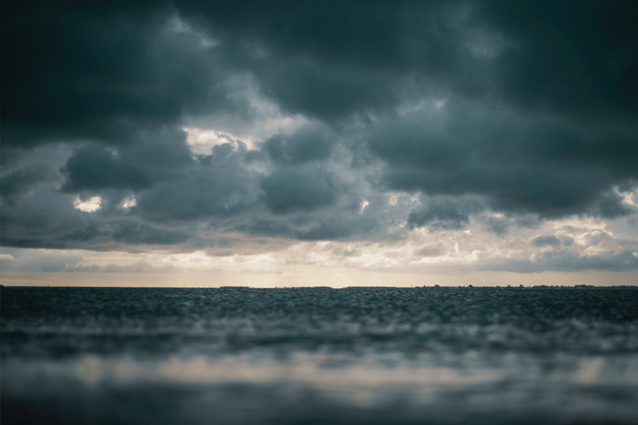 কৃত্রিম ভাবে বৃষ্টির জন্য যে ধরনের মেঘের সাহায্য নেওয়া হয়, সেগুলিকে পরিবাহী মেঘ বলা হয়। তবে বৃষ্টি নামাতে দিগন্ত বিস্তৃত স্তরীভূত মেঘের উপর এই বীজ বোনা হয় না বলে জানিয়েছেন কুলকার্ণী।