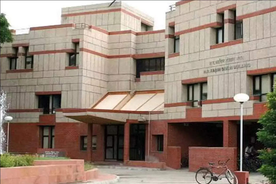 চিনের গবেষকেরা প্রকল্প ছেড়ে বেরিয়ে গেলে ২০১৭ সালের ২৬ জুন উত্তরপ্রদেশ সরকারের কাছে এই প্রকল্পের সবিস্তার জানিয়ে আবেদন করে আইআইটি কানপুর। বায়ুদূষণ এবং খরার মতো পরিস্থিতির সঙ্গে যুঝতে থাকা বুন্দেলখণ্ডে প্রকল্পের পরীক্ষায় রাজি হয়ে যায় ওই রাজ্য সরকার।