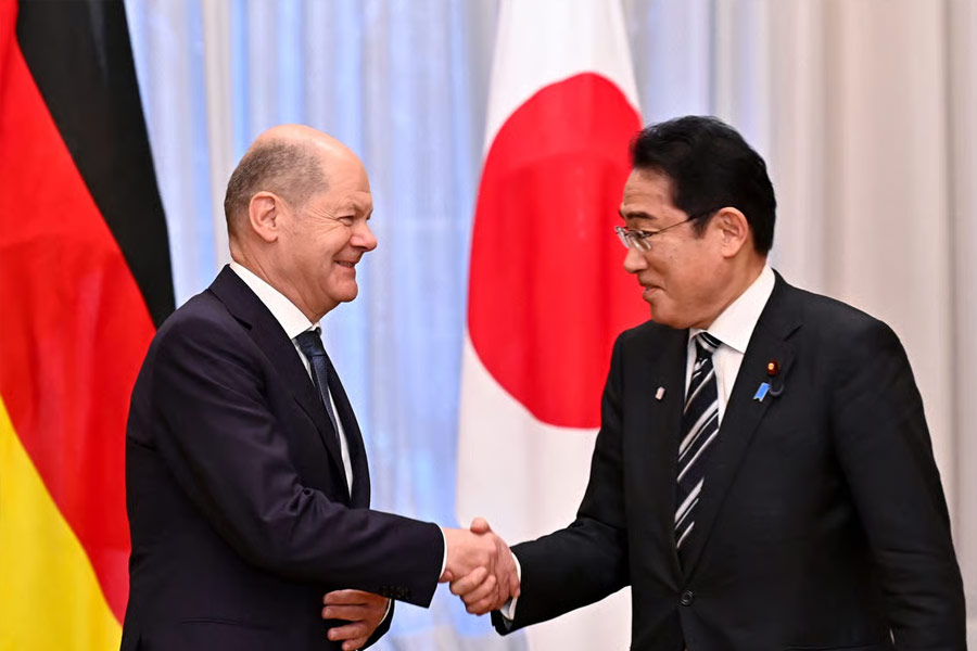 China is selling dollars offshore to save yuan