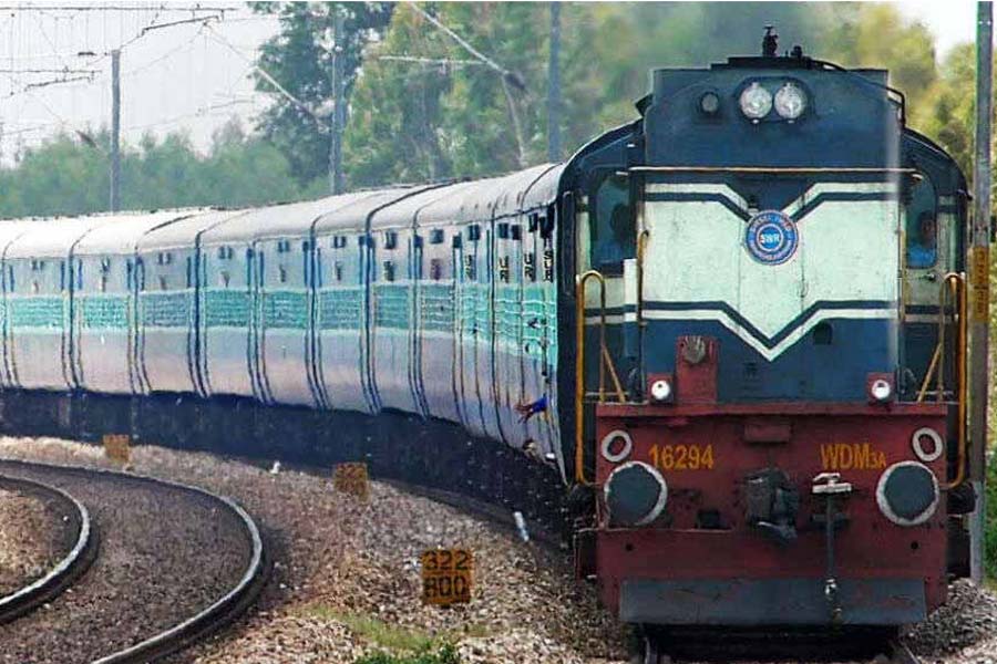Man and five year old daughter die after falling from crowded train in Rajasthan.