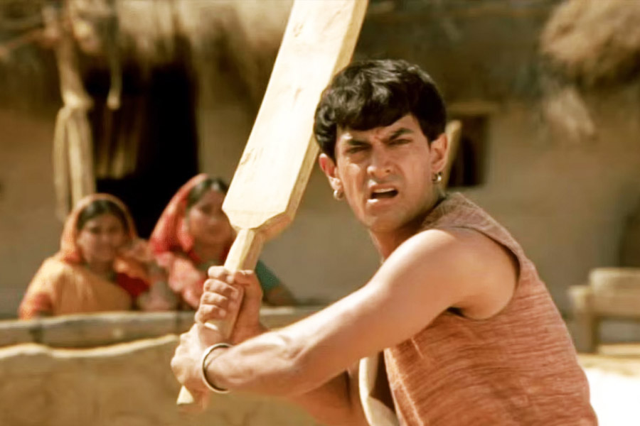 Bollywood actor Shah Rukh Khan rejected four films those made Aamir Khan's career