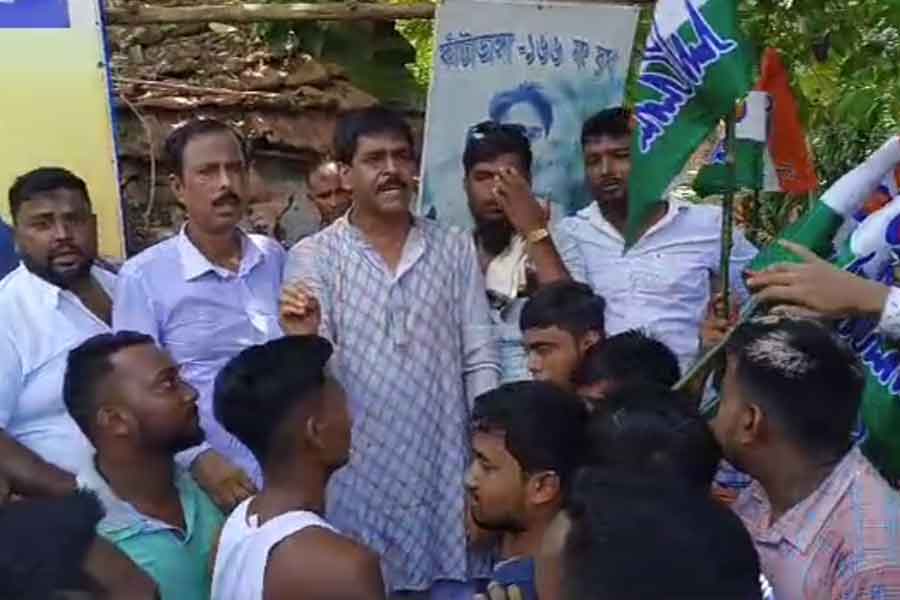 TMC claims more than 300 ISF supporters join their party at Bhangar