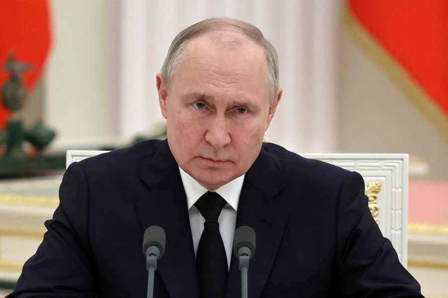 ইউক্রেন আক্রমণের পর আমেরিকা-সহ পশ্চিমি দুনিয়া রাশিয়ার উপর ক্ষুব্ধ হয়। আমেরিকা পুতিনের দেশের উপর বাণিজ্যিক নিষেধাজ্ঞা জারি করে। যার প্রভাব পড়েছিল আন্তর্জাতিক বাজারে।