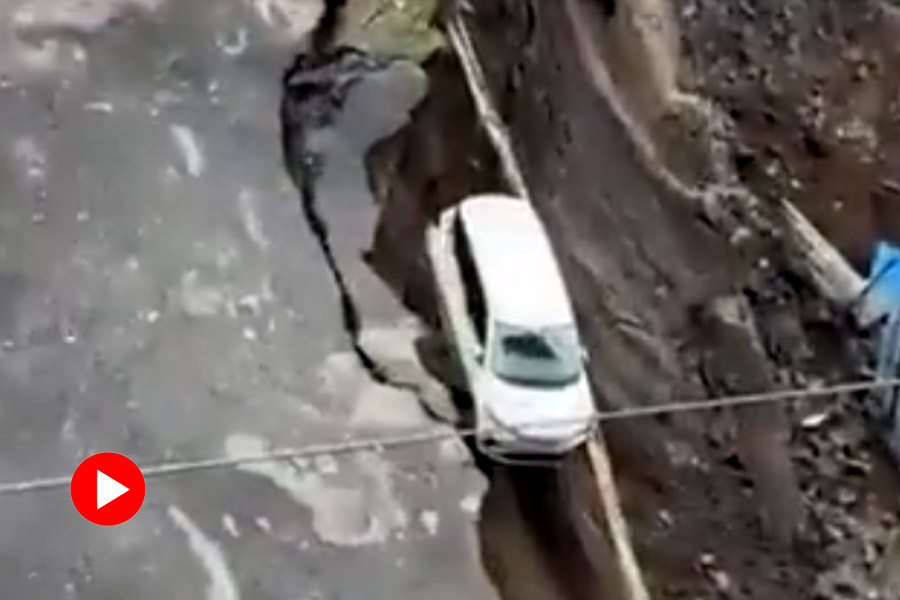 Road caves in Mumbai trapping several cars.