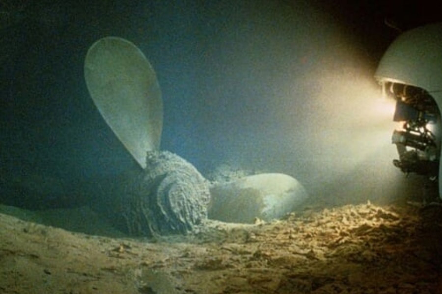 Image of Titanic wreckage