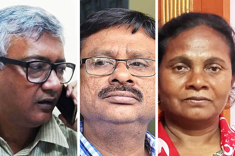 বাঁদিক থেকে — শমীক লাহিড়ী, সুমিত দে এবং দেবলীনা হেমব্রম।
