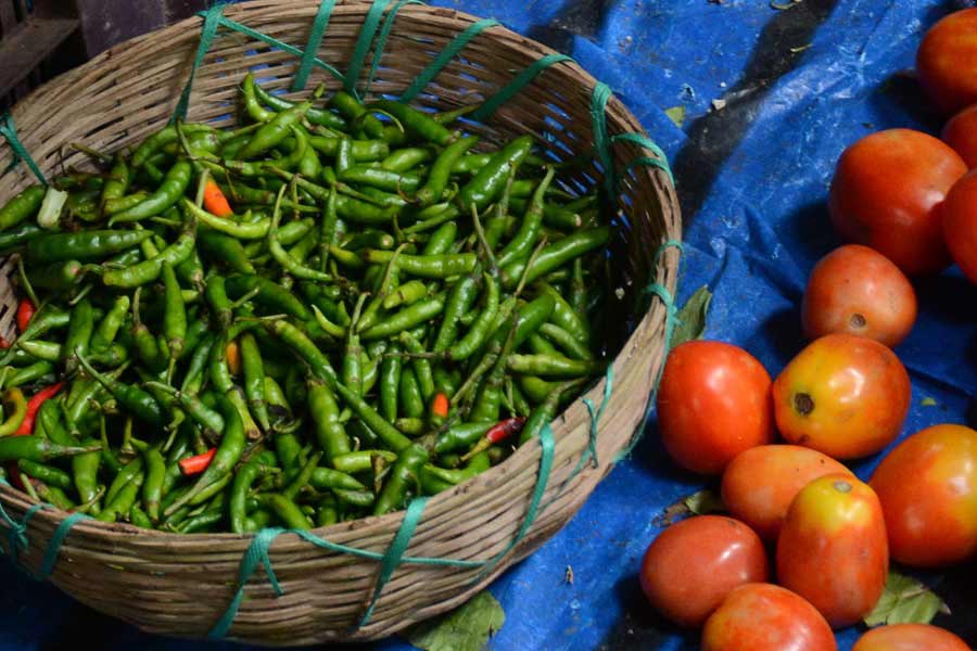 20 Kg tomatoes, chillies and other valuable vegetables were stolen from vendor’s shop in Andhra Pradesh.