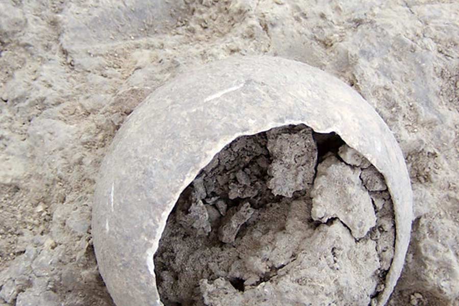 image of things recovered from grave 