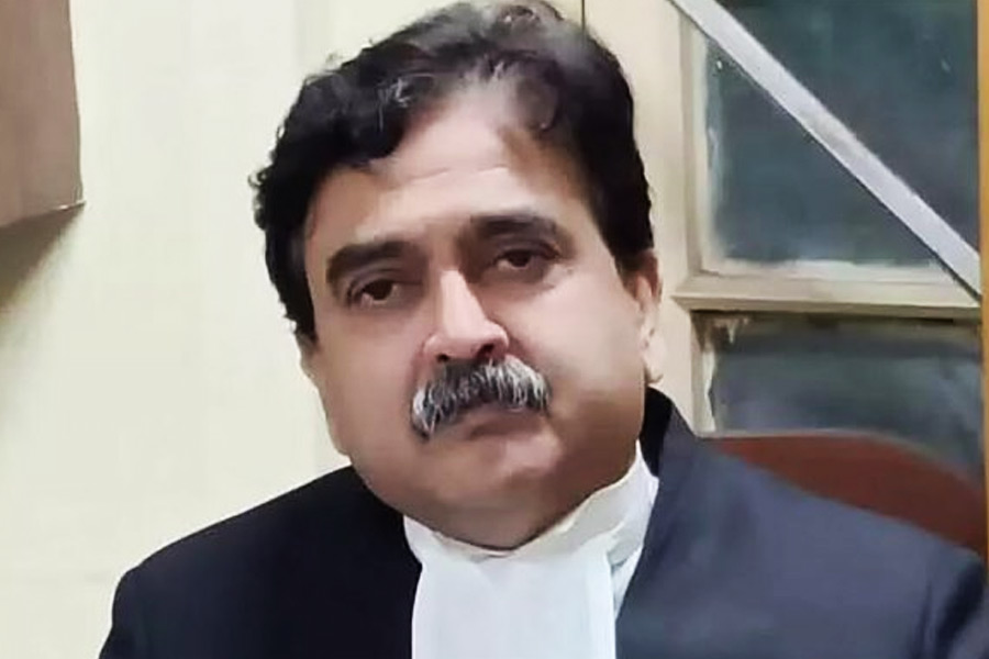 In which path Supreme Court dismissed Calcutta High Court’s order to terminate 32000 primary teachers in West Bengal