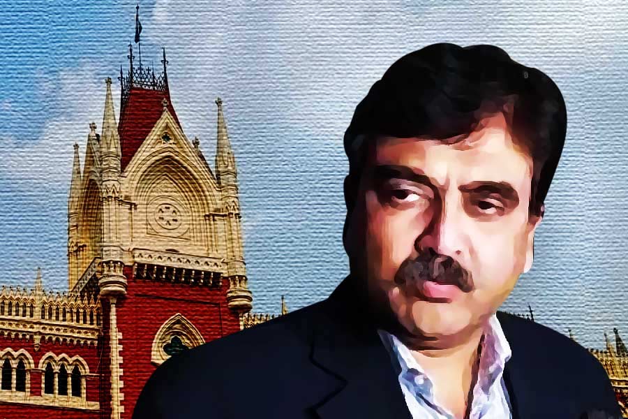 In which path Supreme Court dismissed Calcutta High Court’s order to terminate 32000 primary teachers in West Bengal