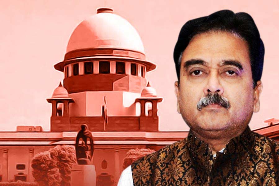 In which path Supreme Court dismissed Calcutta High Court’s order to terminate 32000 primary teachers in West Bengal