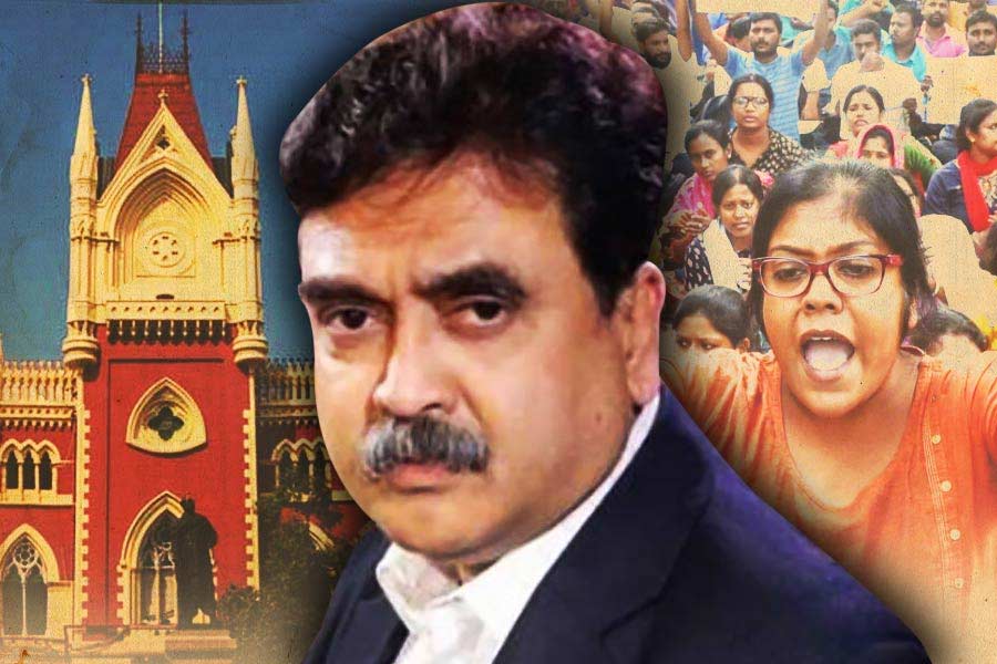 In which path Supreme Court dismissed Calcutta High Court’s order to terminate 32000 primary teachers in West Bengal