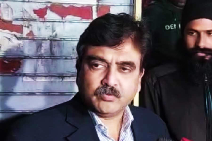 In which path Supreme Court dismissed Calcutta High Court’s order to terminate 32000 primary teachers in West Bengal