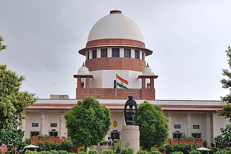 In which path Supreme Court dismissed Calcutta High Court’s order to terminate 32000 primary teachers in West Bengal