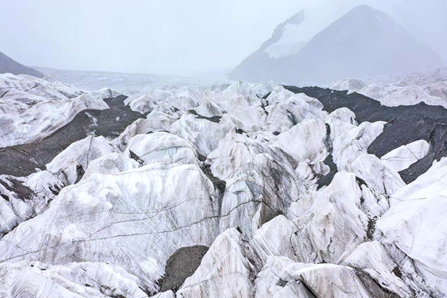 China Scientists covering Dagu Glacier with large sheets