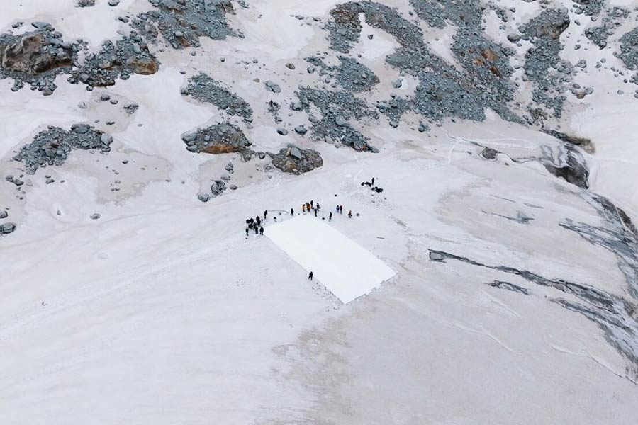 China Scientists covering Dagu Glacier with large sheets