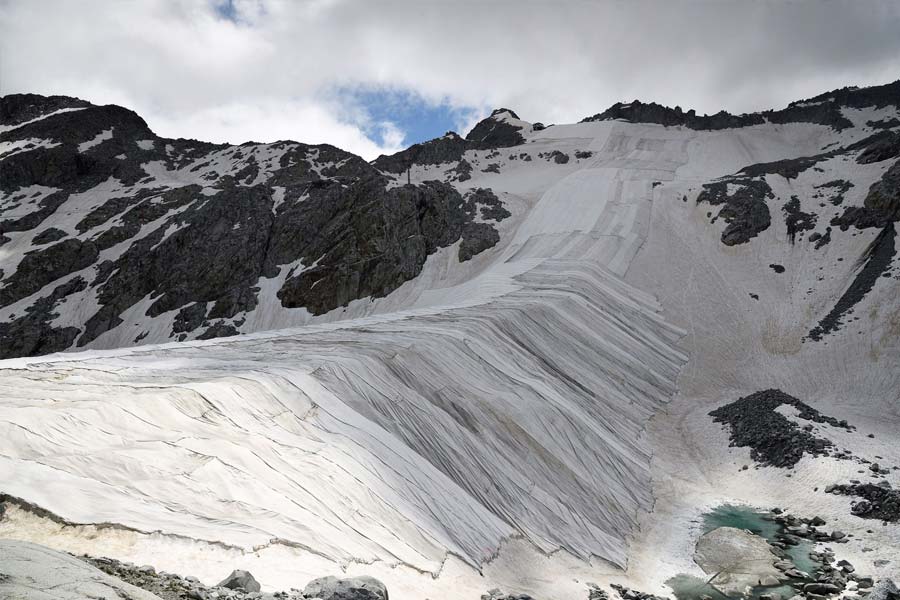 China Scientists covering Dagu Glacier with large sheets