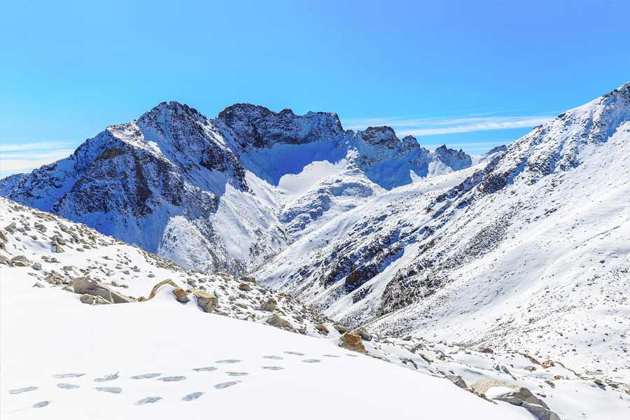 China Scientists covering Dagu Glacier with large sheets
