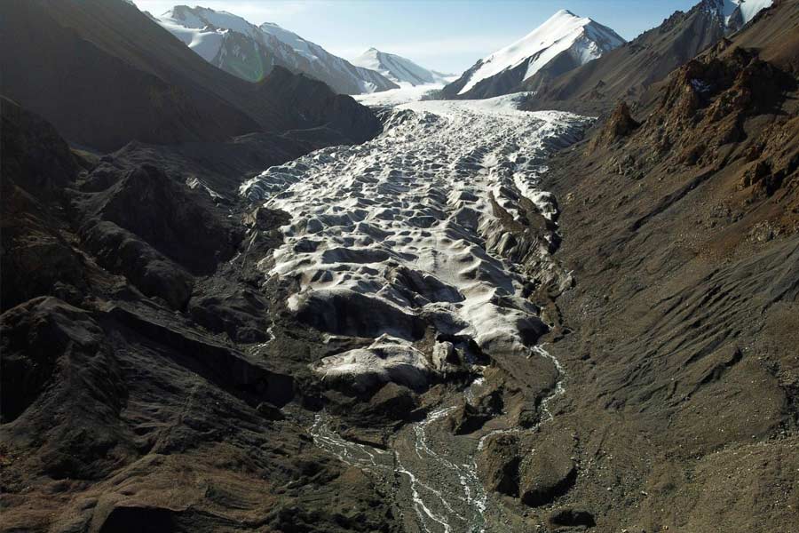 China Scientists covering Dagu Glacier with large sheets
