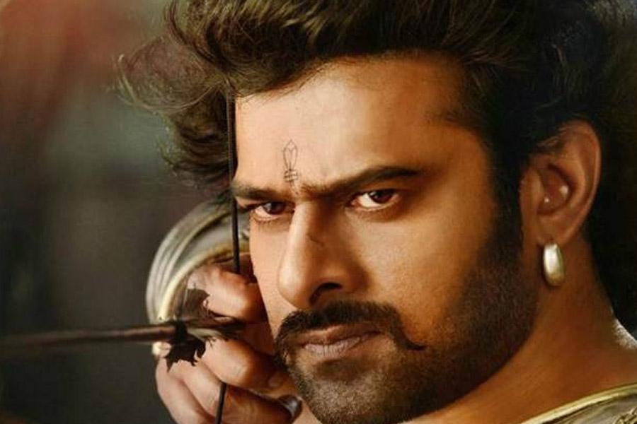 দু’বছর পর ২০১৭ সালে প্রেক্ষাগৃহে মুক্তি পেয়েছিল ‘বাহুবলী: দ্য কনক্লুশন’। দুই পর্বের এই ফিল্ম সিরিজ়ের মোট উপার্জন আনুমানিক ২৩০৩ কোটি টাকা।