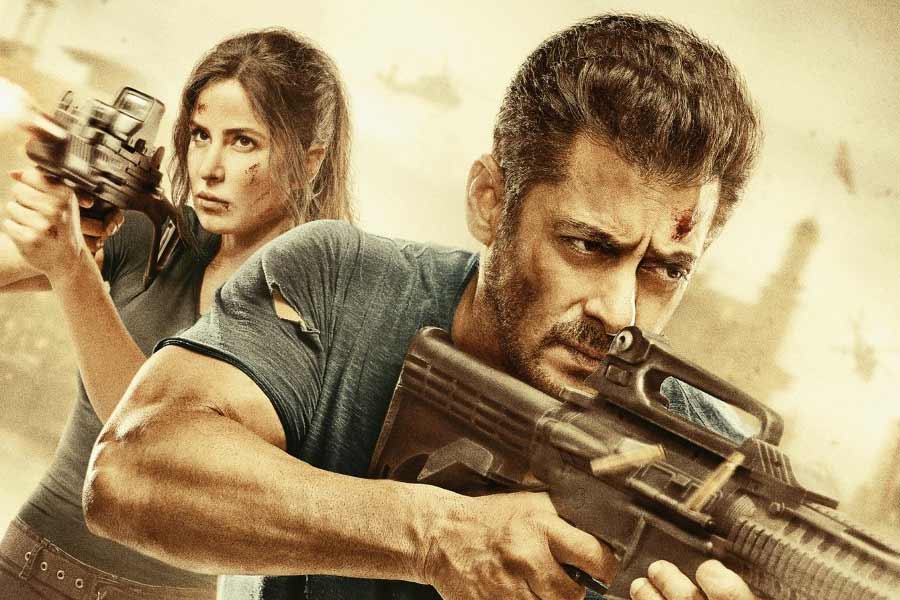 পাঁচ বছর পর ২০১৭ সালে প্রেক্ষাগৃহে মুক্তি পায় স্পাই ইউনিভার্স সিরিজ়ের দ্বিতীয় ছবি ‘টাইগার জিন্দা হ্যায়’। সলমন এবং ক্যাটরিনা অভিনীত এই ছবিটি ৫৬৫ কোটি টাকার ব্যবসা করেছে।