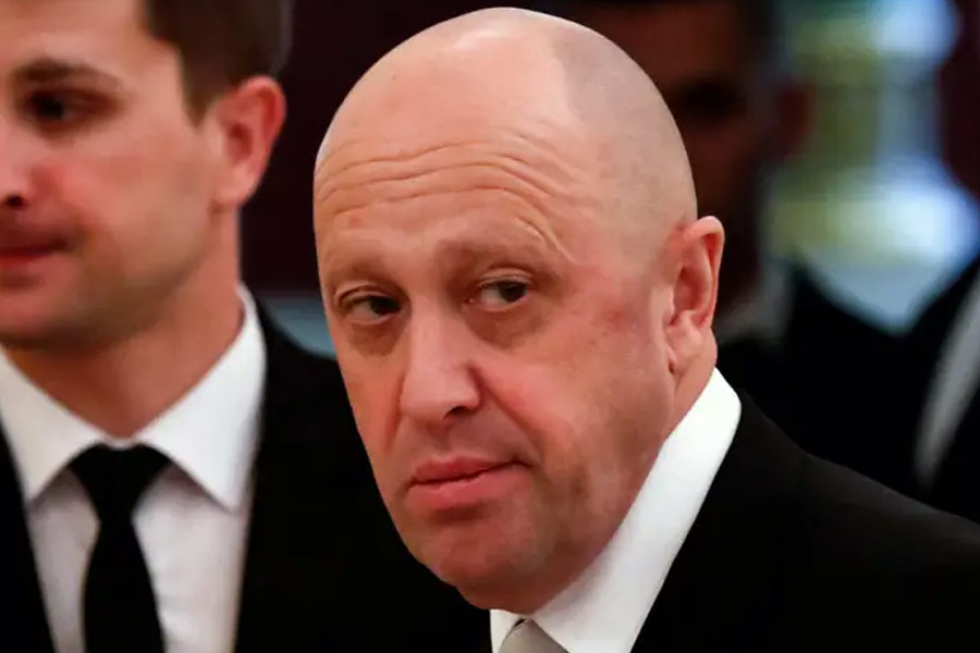 তা হলে প্রিগোঝিন কোথায় গেলেন? বেলারুশ বা রাশিয়া— প্রিগোঝিনকে নিয়ে বিশেষ উদ্যোগ কোনও তরফেই দেখা যাচ্ছে না। এই প্রেক্ষিতে প্রশ্ন উঠছে, আদৌ বেঁচে আছেন তো ওয়াগনার প্রধান?