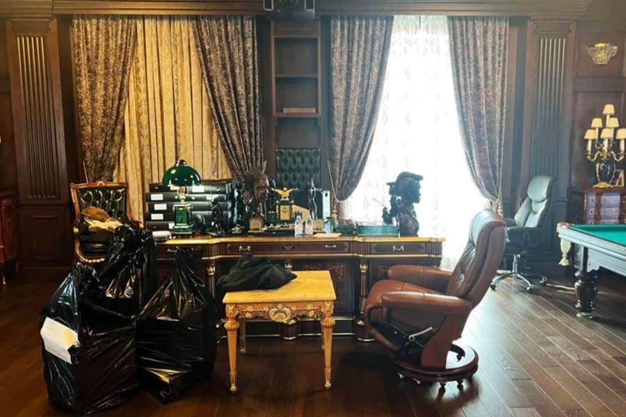 ১৯৬১ সালের ১ জুন সাবেক সোভিয়েত ইউনিয়নের লেনিনগ্রাদ (বর্তমানে সেন্ট পিটার্সবার্গ) শহরে জন্ম প্রিগোঝিনের। ছোটবেলায় স্বপ্ন ছিল ‘ক্রস-কান্ট্রি স্কিয়ার’ হওয়ার। কিন্তু জীবন চলে সম্পূর্ণ অন্য পথে। ২০০০ সাল নাগাদ পুতিনের কাছাকাছি চলে আসেন তিনি। তার পর আর পিছন ফিরে দেখতে হয়নি দুনিয়ার অন্যতম ভয়ঙ্কর ভাড়াটে বাহিনীর প্রধানকে।