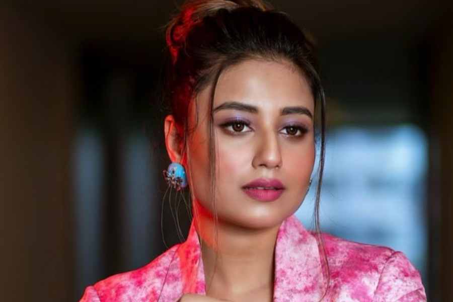 Bengali serial actress Swastika Dutta changes her look in Zee Bangla serial Tomar Khola Hawa 