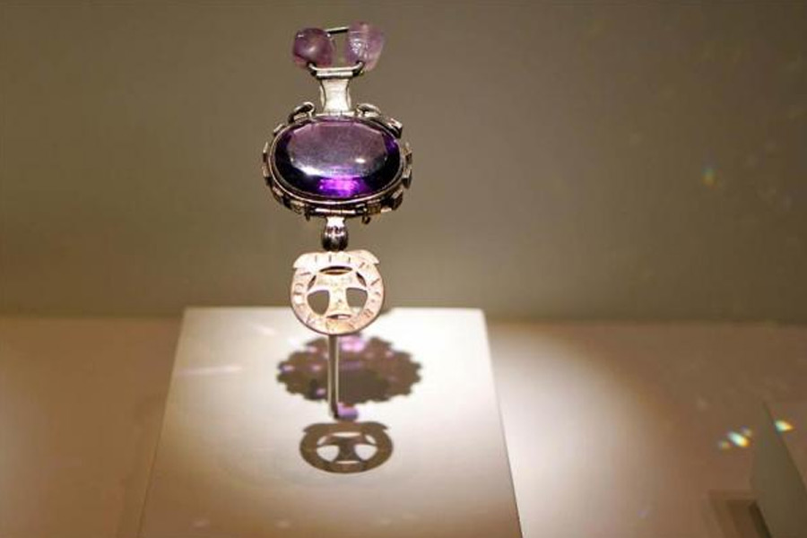 Purple Sapphire of Delhi is said to bring sorrow to whoever possesses it.