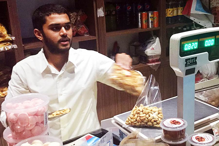 All you need to know about Dravya Dholakia, who chose to work at bakery despite being son of rich father