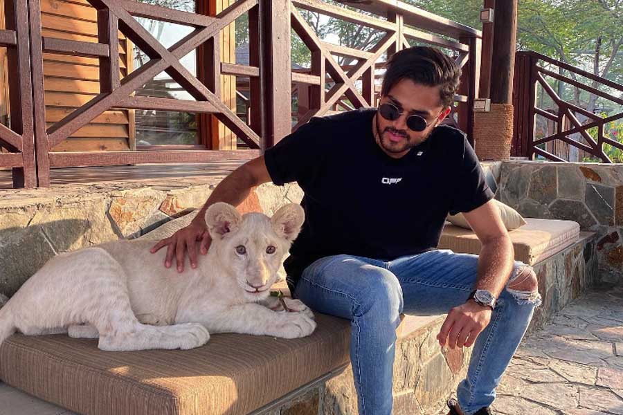 All you need to know about Dravya Dholakia, who chose to work at bakery despite being son of rich father