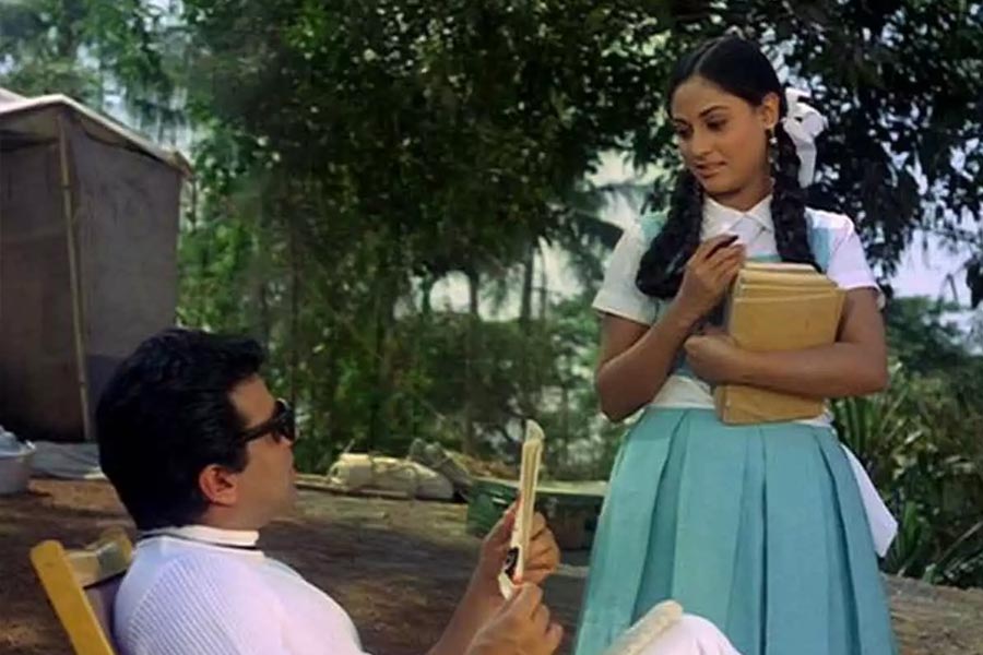 Image of Jaya Bachchan and Dharmendra in the movie Guddi
