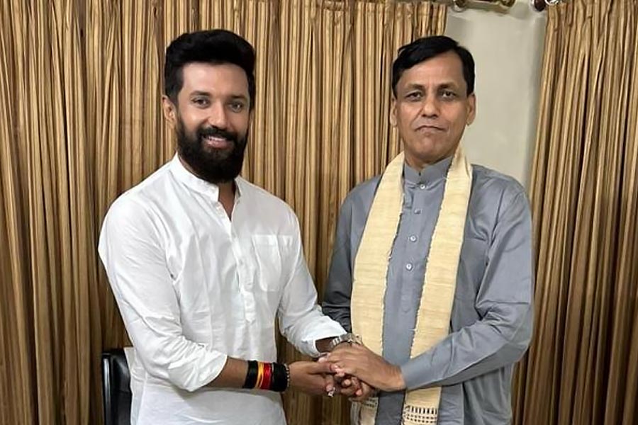 Chirag Paswan son of Rambilas Paswan meets central minister to discuss alliance 