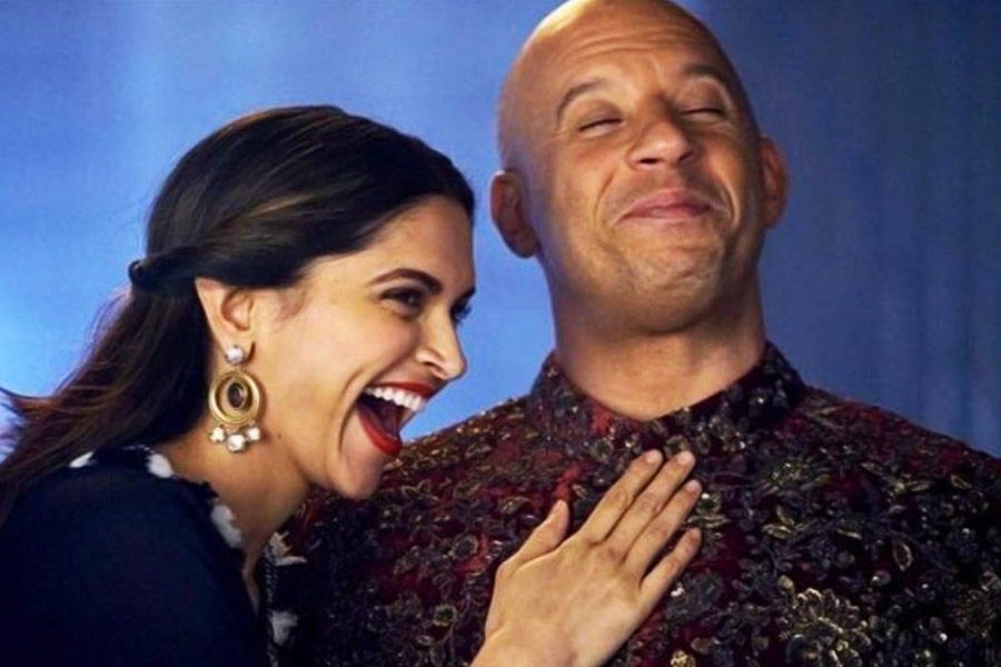 ‘এক্সএক্সএক্স: রিটার্ন অফ জ়েন্ডার কেজ’ নামের হলিউড ছবিতে ভিন ডিজ়েলের বিপরীতে অভিনয় করতে দেখা গিয়েছিল দীপিকা পাড়ুকোনকে। বলিপাড়ার একাংশের অনুমান, বলিপাড়ার অভিনেত্রীদের মধ্যে ঐশ্বর্যাই প্রথম যিনি ইংরেজি ছবিতে অভিনয় করেছেন।