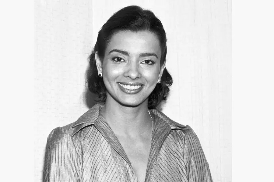 ১৯৪৮ সালে ২ অক্টোবর মুম্বইয়ের এক মধ্যবিত্ত পার্সি পরিবারে জন্ম পার্সিস খামবাত্তার। পার্সিসের দু’বছর বয়সে তাঁর বাবা বাড়ি ছেড়ে চলে যান। তার পর মায়ের কাছেই মানুষ হয়েছেন তিনি। শৈশব থেকেই অভিনয়ের প্রতি আগ্রহ ছিল পার্সিসের।