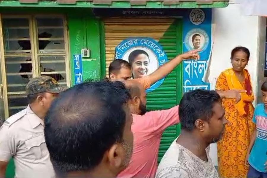CPM Workers allegedly breaks TMC party office in Barrackpore