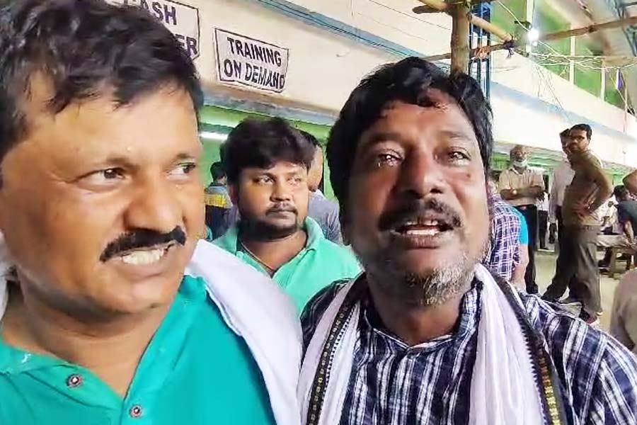 ভাইকে হারালেন দাদা।