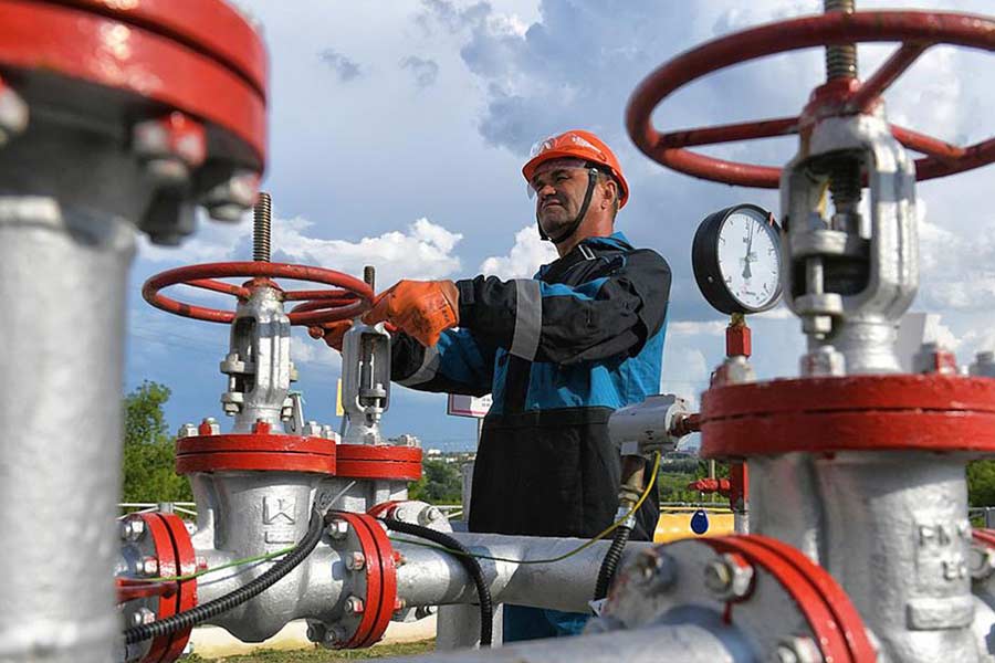 Despite record purchase discount in Russian oil for India plunges.