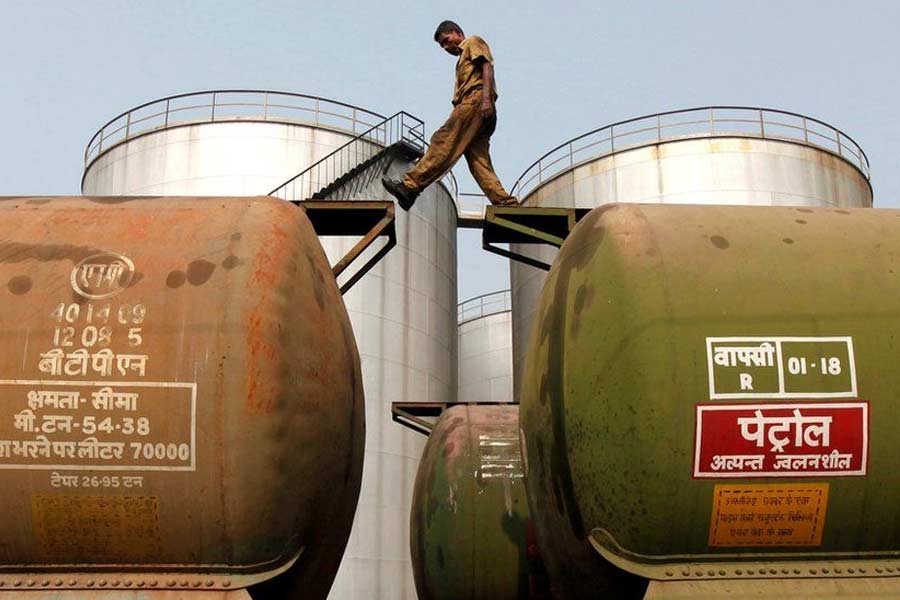 Despite record purchase discount in Russian oil for India plunges.