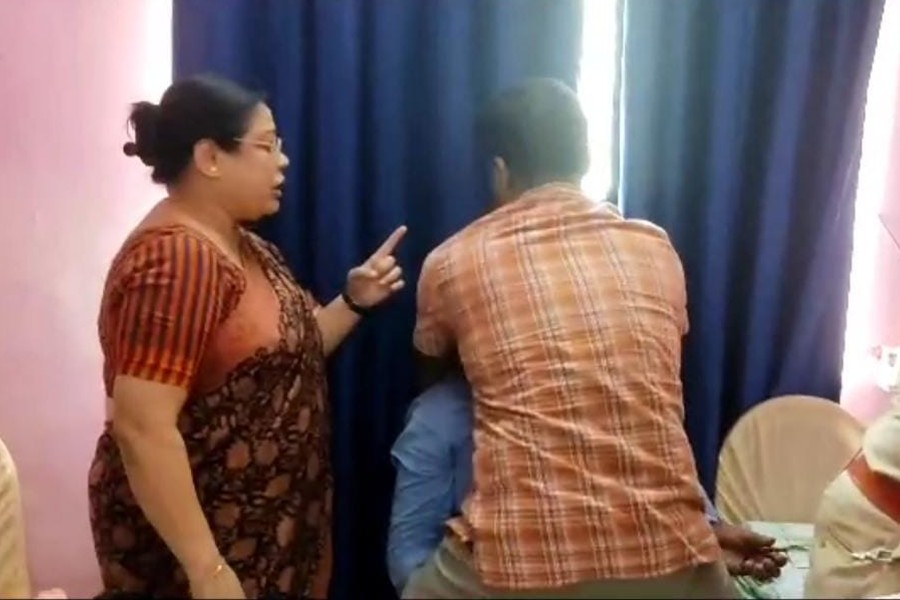 BJP MP Debasree Chaudhuri and her party men allegedly beat BDO in allegation of vote artifice