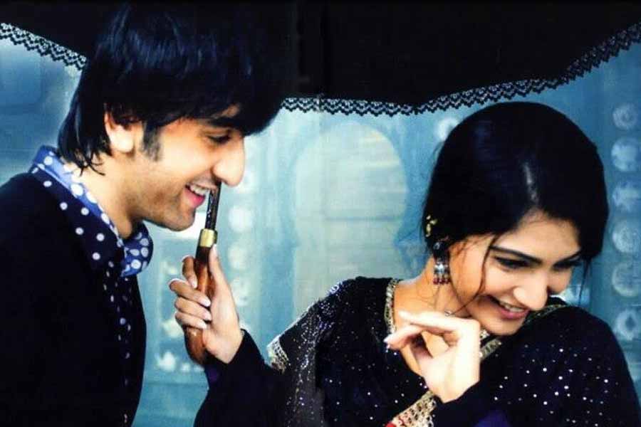 ফারহার দাবি, যদি একই তারিখে সঞ্জয়ের ছবিটি মুক্তি না পেত তা হলে আরও বেশি পরিমাণ ব্যবসা করতে পারত ‘ওম শান্তি ওম’ ছবিটি।