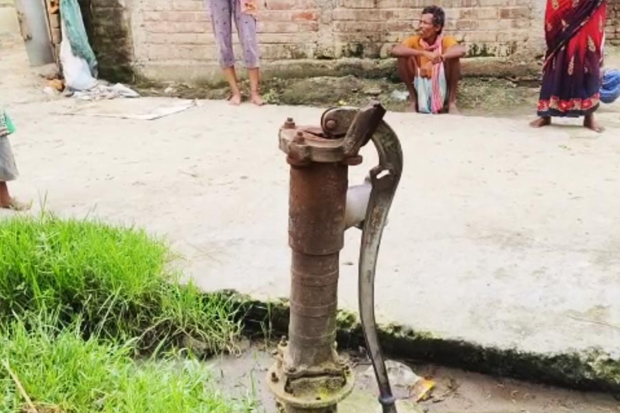 image of broken tube well 