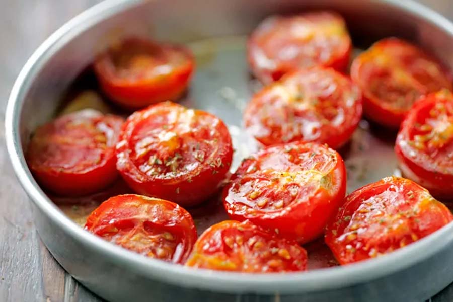 Man from Madhya Pradesh uses tomato for cooking without asking wife, she leaves home